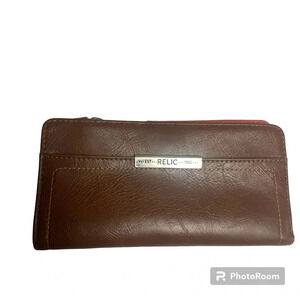 Relic slim wallet brown/orange with lots of card storage and a zippered coin